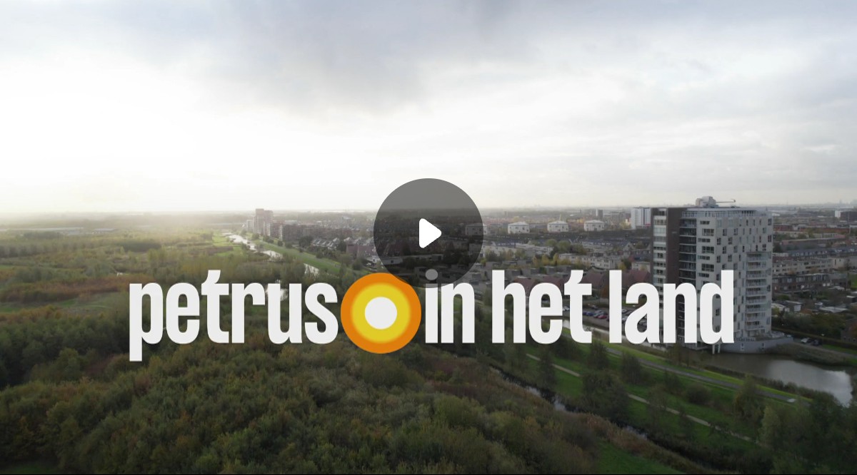 Titel scherm van Petrus in het land